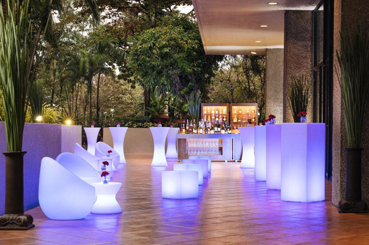 Hotel The Peninsula Manila Makati City Exteriér fotografie The Garden Bar
