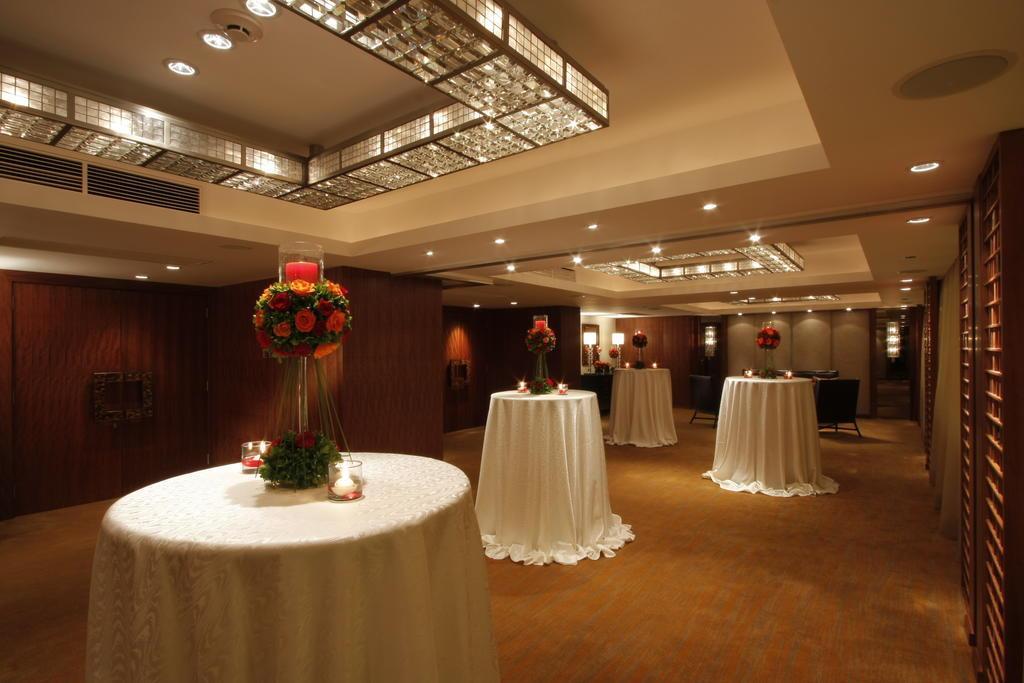 Hotel The Peninsula Manila Makati City Exteriér fotografie A cocktail reception