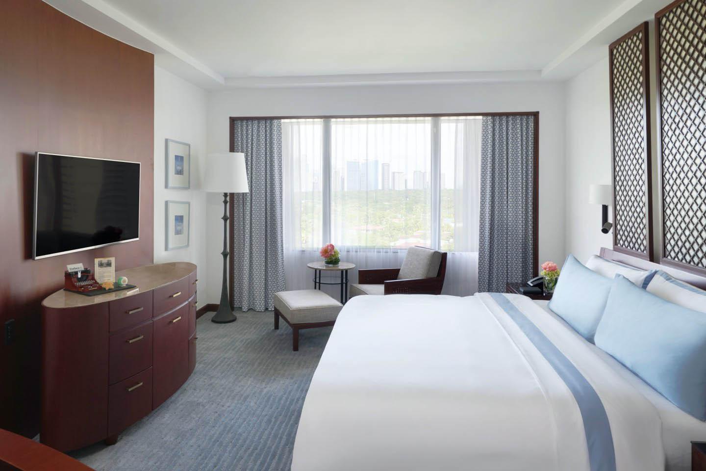 Hotel The Peninsula Manila Makati City Exteriér fotografie A guest room at the hotel