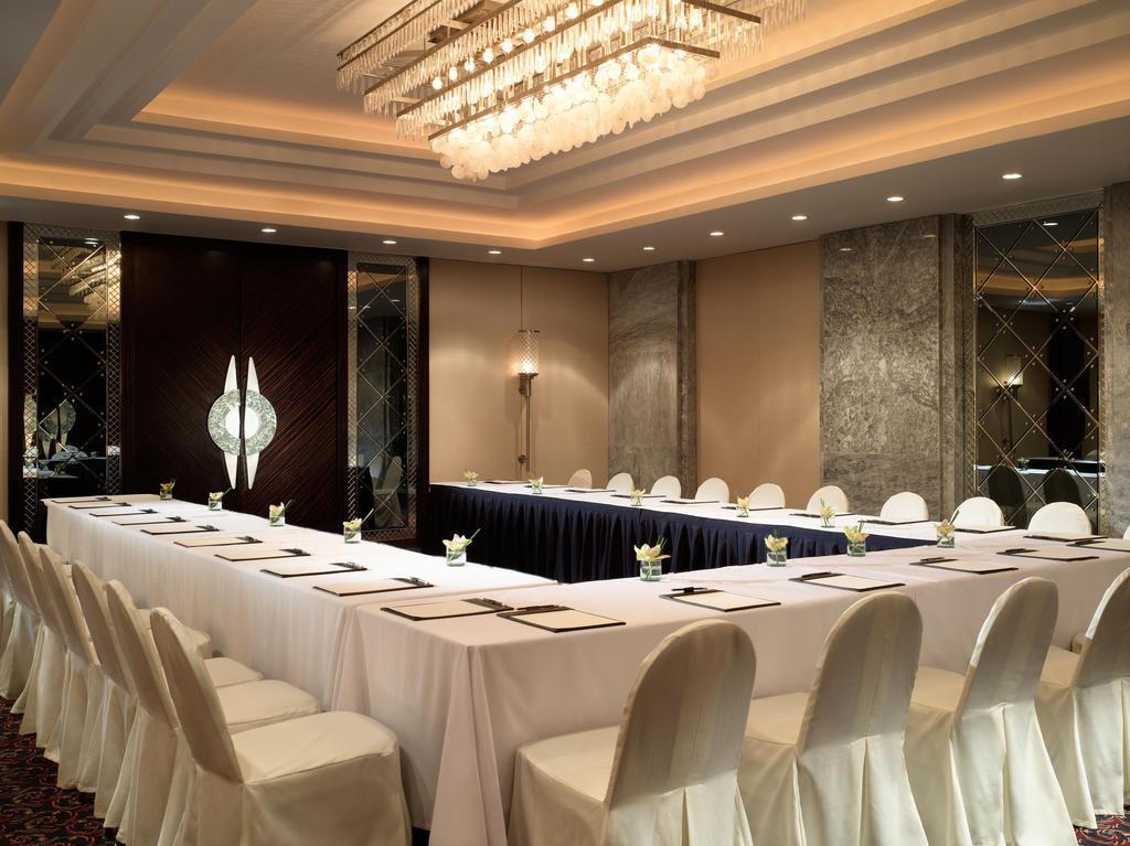 Hotel The Peninsula Manila Makati City Zařízení fotografie A meeting room at the Four Seasons Hotel, Mumbai