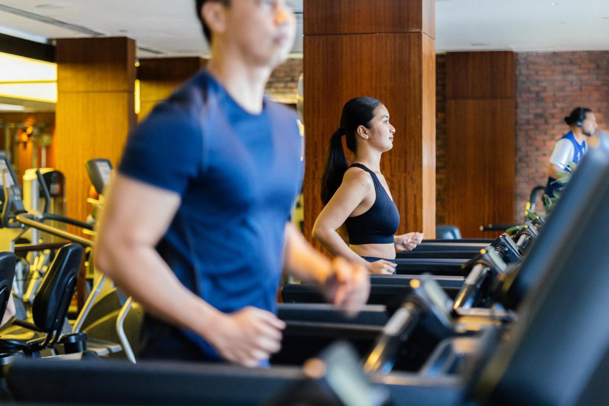 Hotel The Peninsula Manila Makati City Exteriér fotografie The gym at the hotel