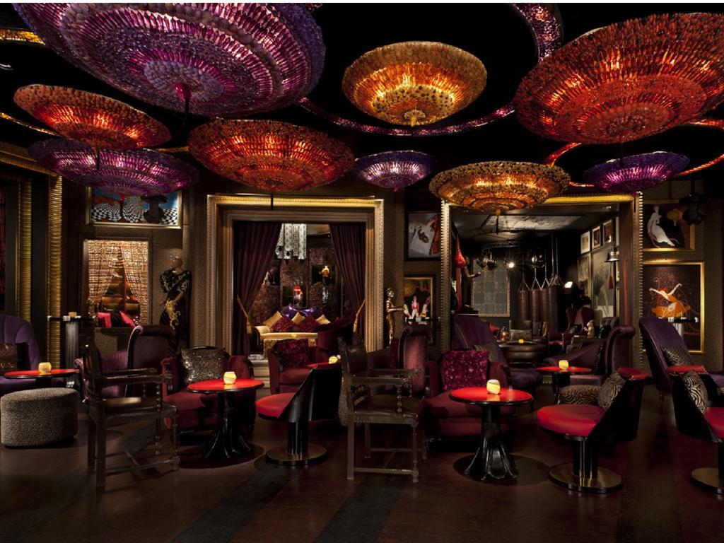 Hotel The Peninsula Manila Makati City Exteriér fotografie The interior of the nightclub